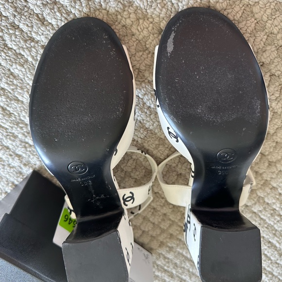 🖤🤍🖤🤍CHANEL 2022 RUNWAY CC LOGO HEELS. SIZE 36. WORN ONCE! - Picture 5 of 9